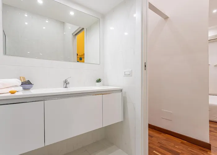 Design Trevi Fountain Apartment